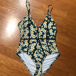 NWOT Large Cupshe one piece swimwear